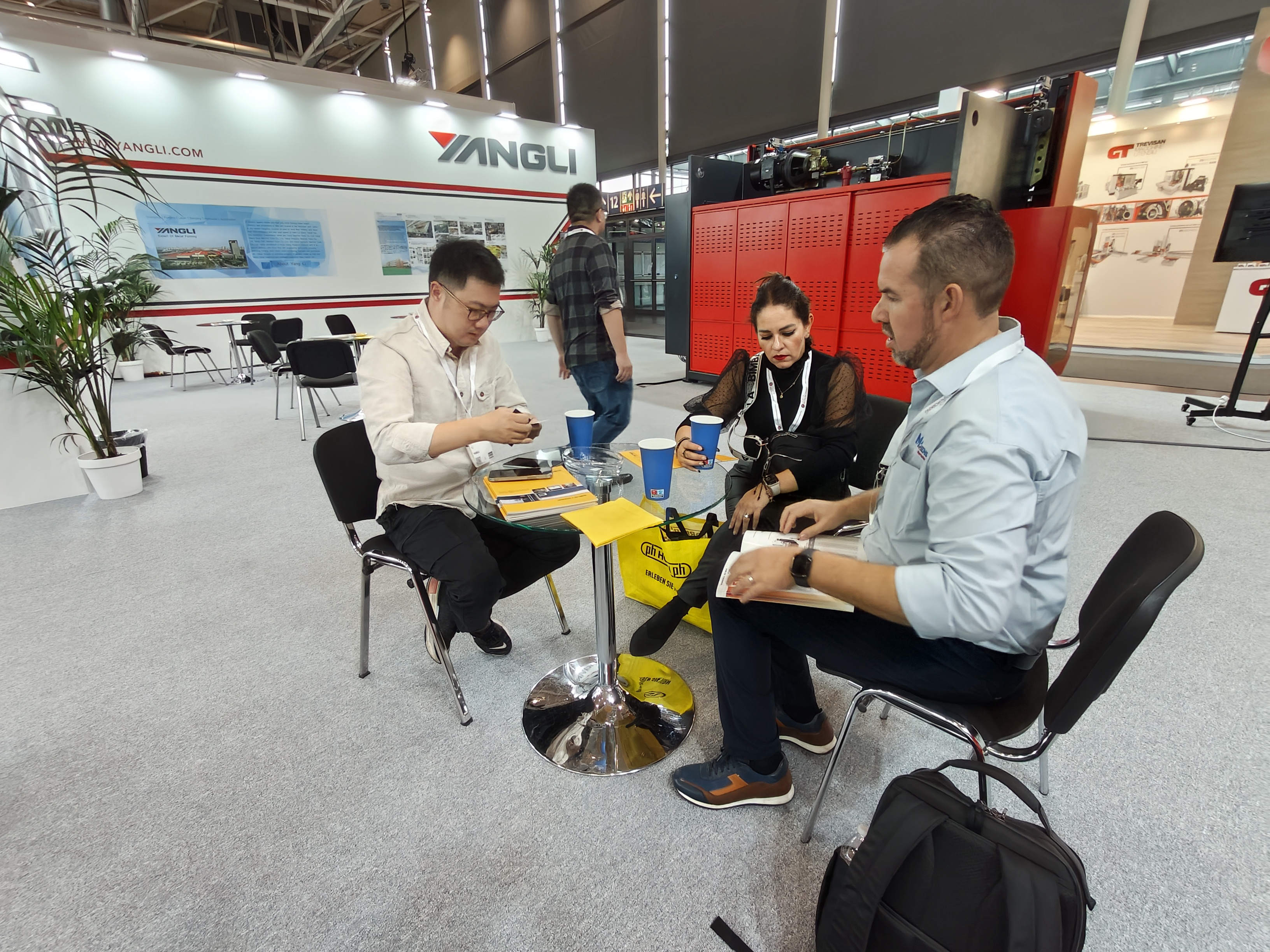 展會直擊丨揚(yáng)力集團(tuán)亮相德國漢諾威機(jī)床展迎來首日開門紅!